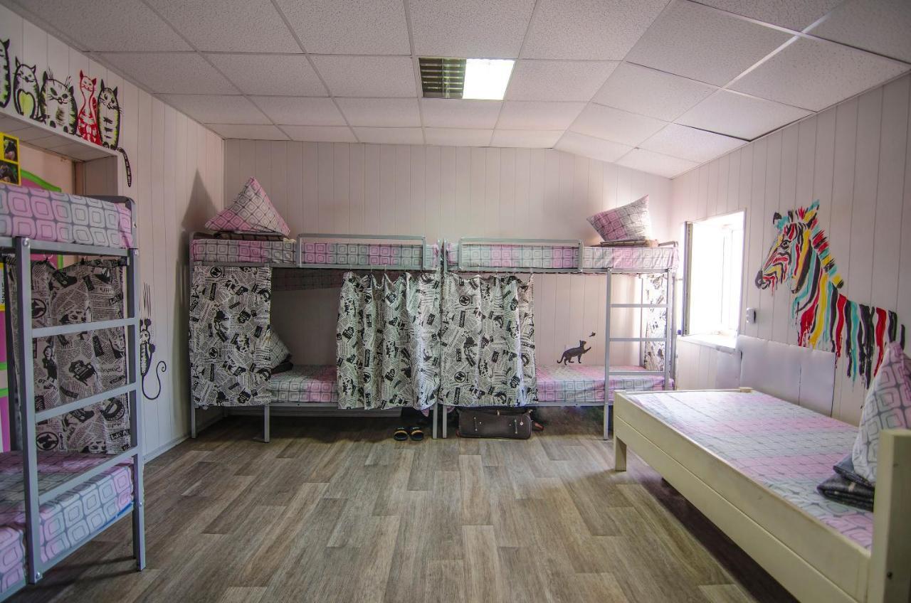 Lucky Hostel На Крещатике Kiev Exterior foto