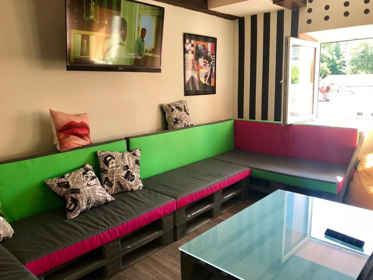 Lucky Hostel На Крещатике Kiev Exterior foto